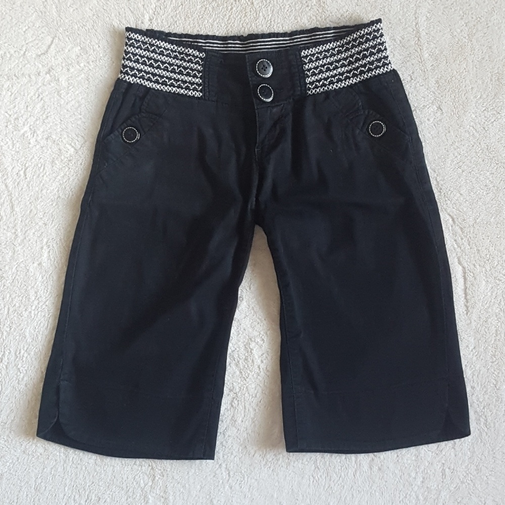 Low Rise Black Capris